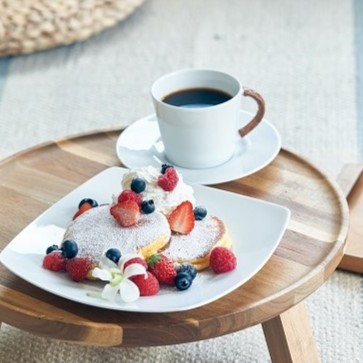 フルーツたっぷりのスフレパンケーキ